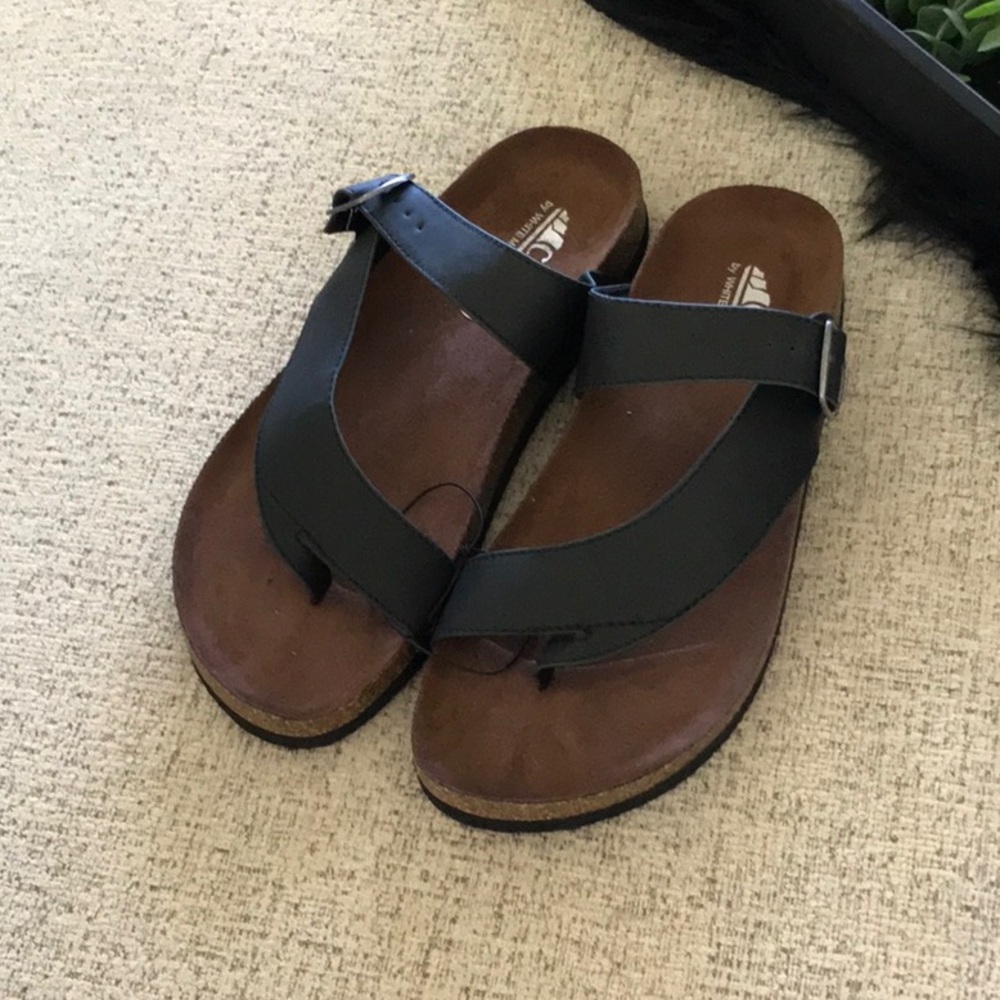 Cliffs by White Mountain size 9